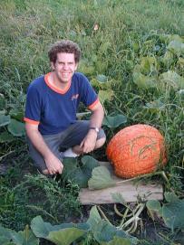 [reid-with-big-pumpkin.jpg]